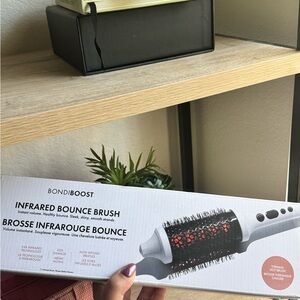 Bondi Boost Infrared Bounce Brush - Black and Red